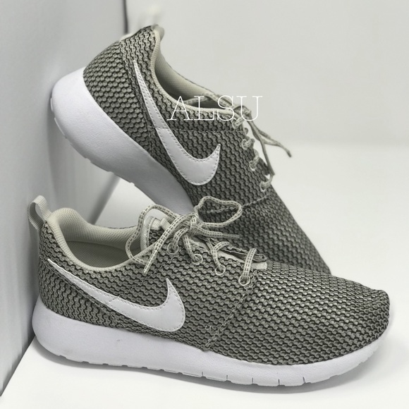 NWT Nike Roshe One GS Light Bone White k/W AUTHENT - Picture 3 of 8